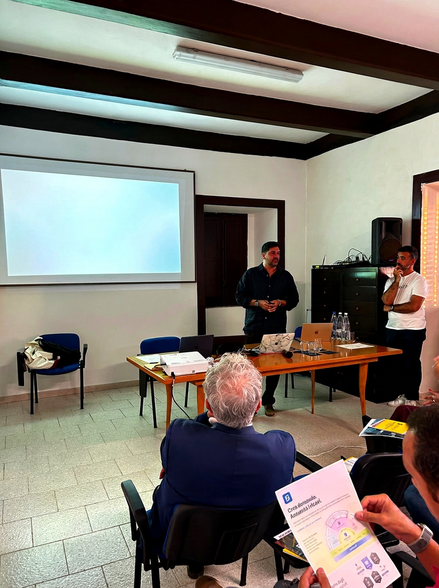 Intervento di uno speaker con slide durante una tappa del roadshow