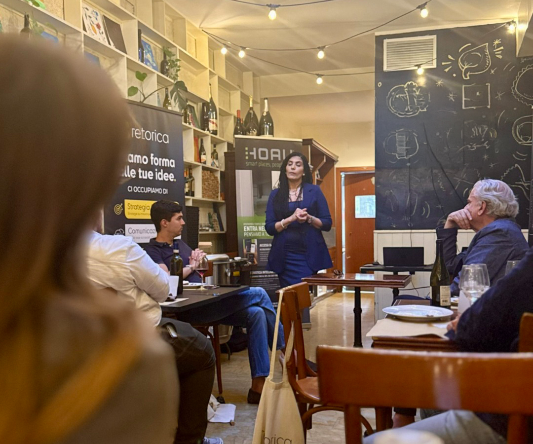 Relatrice in una tappa del roadshow in un locale accogliente